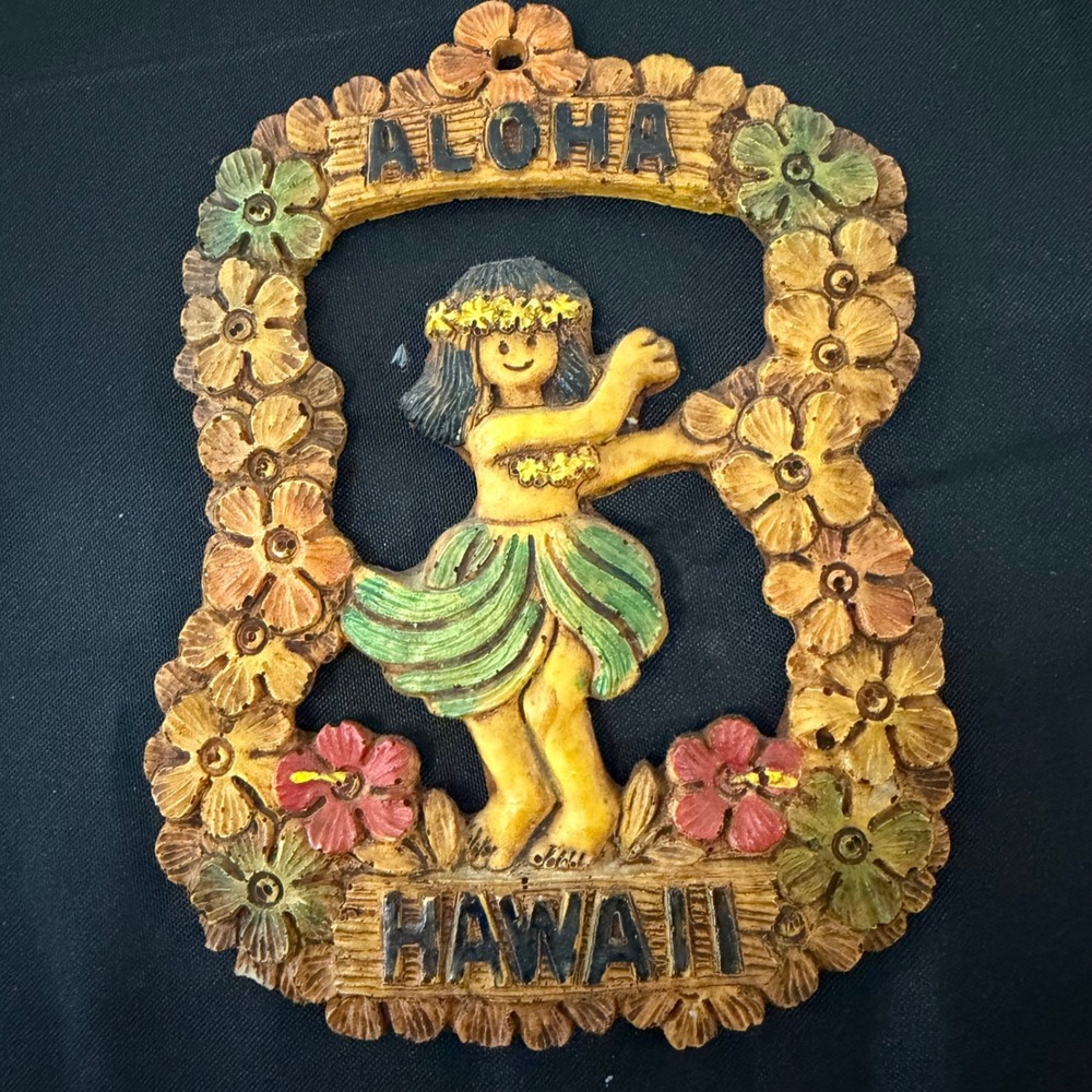 Vintage Aloha Hawaii Hula Girl Wall Plaque Tropical Floral Resin Decor
